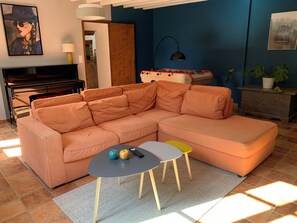 Televisie en een open haard