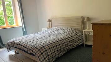 Fer et planche Ă  repasser, Wi-Fi, draps fournis