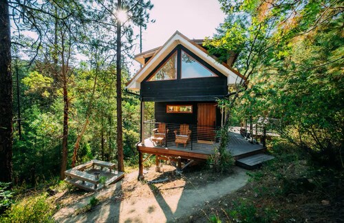 Private Cozy Tree Top Studio