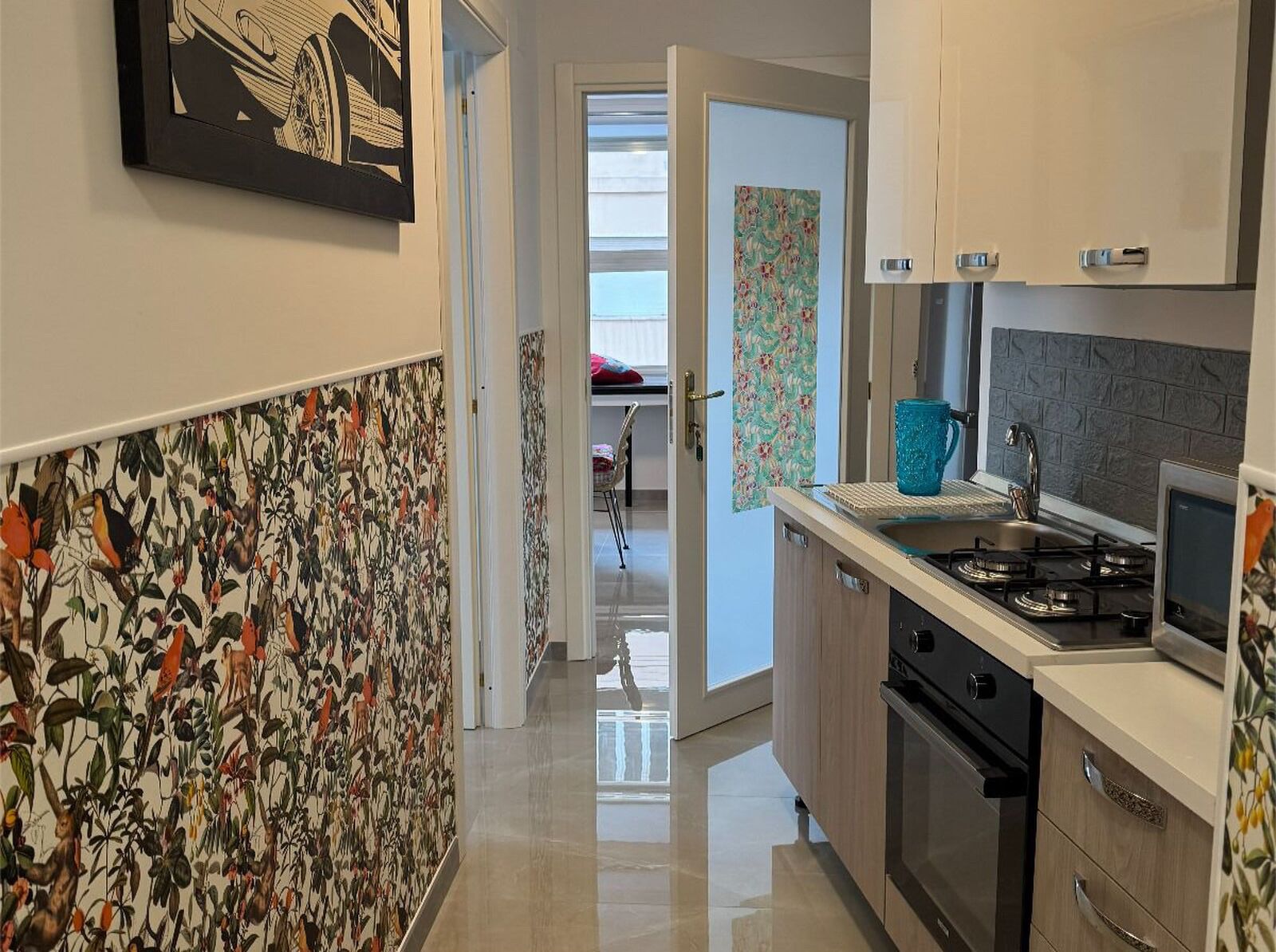 Réfrigérateur, four, plaque de cuisson, cafetière/bouilloire