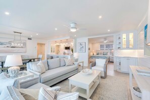 TV - Sundial E304 - Stunning Gulf Front 3BR Condo - Sleeps 8 - Breathtaking Views! (Sanibel)
