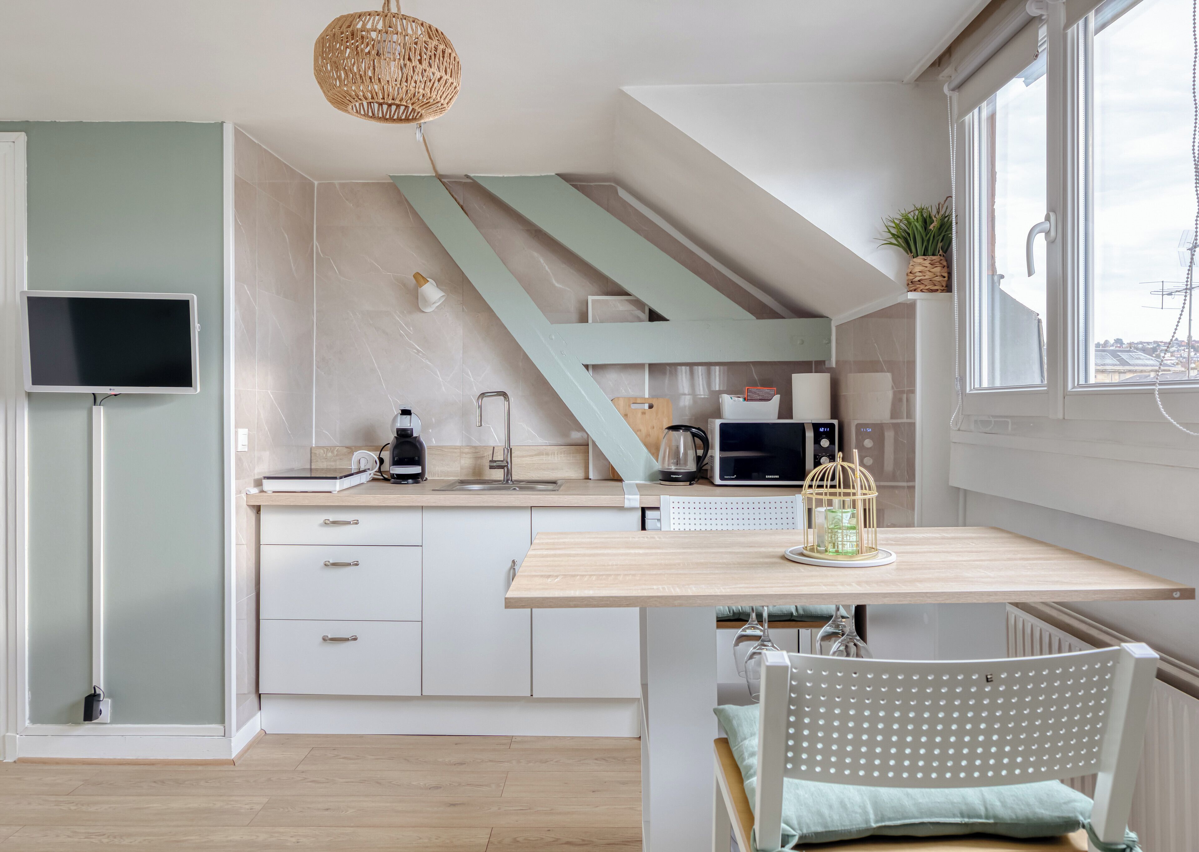 Køleskab, mikrobølgeovn, kaffe-/temaskine