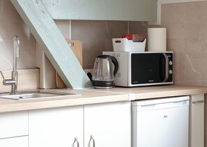 Réfrigérateur, micro-ondes, cafetière/bouilloire