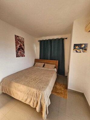 Fer et planche à repasser, Wi-Fi, draps fournis