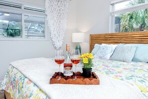 4 bedrooms, iron/ironing board, Internet, bed sheets - Modern Home-Heated Pool-Close to Beaches (Clearwater)