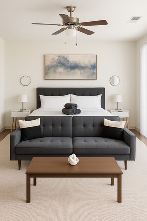 1 soverom, skrivebord, reiseseng for barn og wi-fi