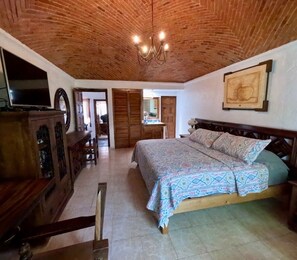 Silitysrauta/-lauta, Wi-Fi, vuodevaatteet