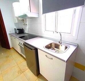 Een magnetron, een kookplaat