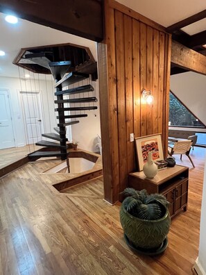 المنشأة من الداخل