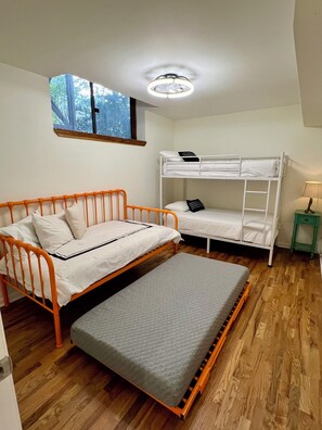 4 bedrooms, iron/ironing board, WiFi, bed sheets
