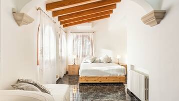 5 dormitorios, tabla de planchar con plancha, wifi gratis y ropa de cama