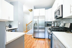 Mikroaaltouuni, uuni, liesi, astianpesukone