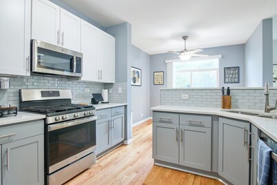 Bright family home near I-90 with office, bar, EV charger, sleeps 6, no pets