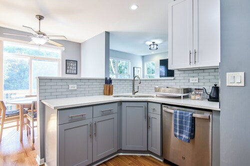 Bright family home near I-90 with office, bar, EV charger, sleeps 6, no pets