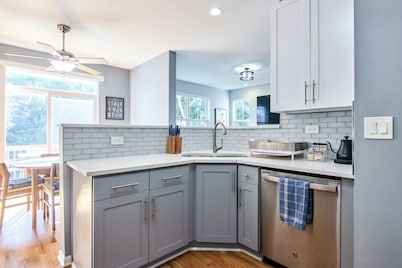 Bright family home near I-90 with office, bar, EV charger, sleeps 6, no pets