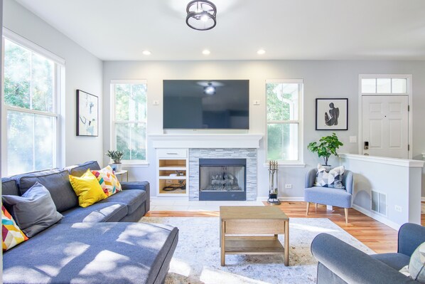 TV, fireplace