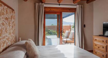 Organic Adobe Estate - Hot Tub, Mountain Views & Gardens, 4BR, Taos Ski Valley