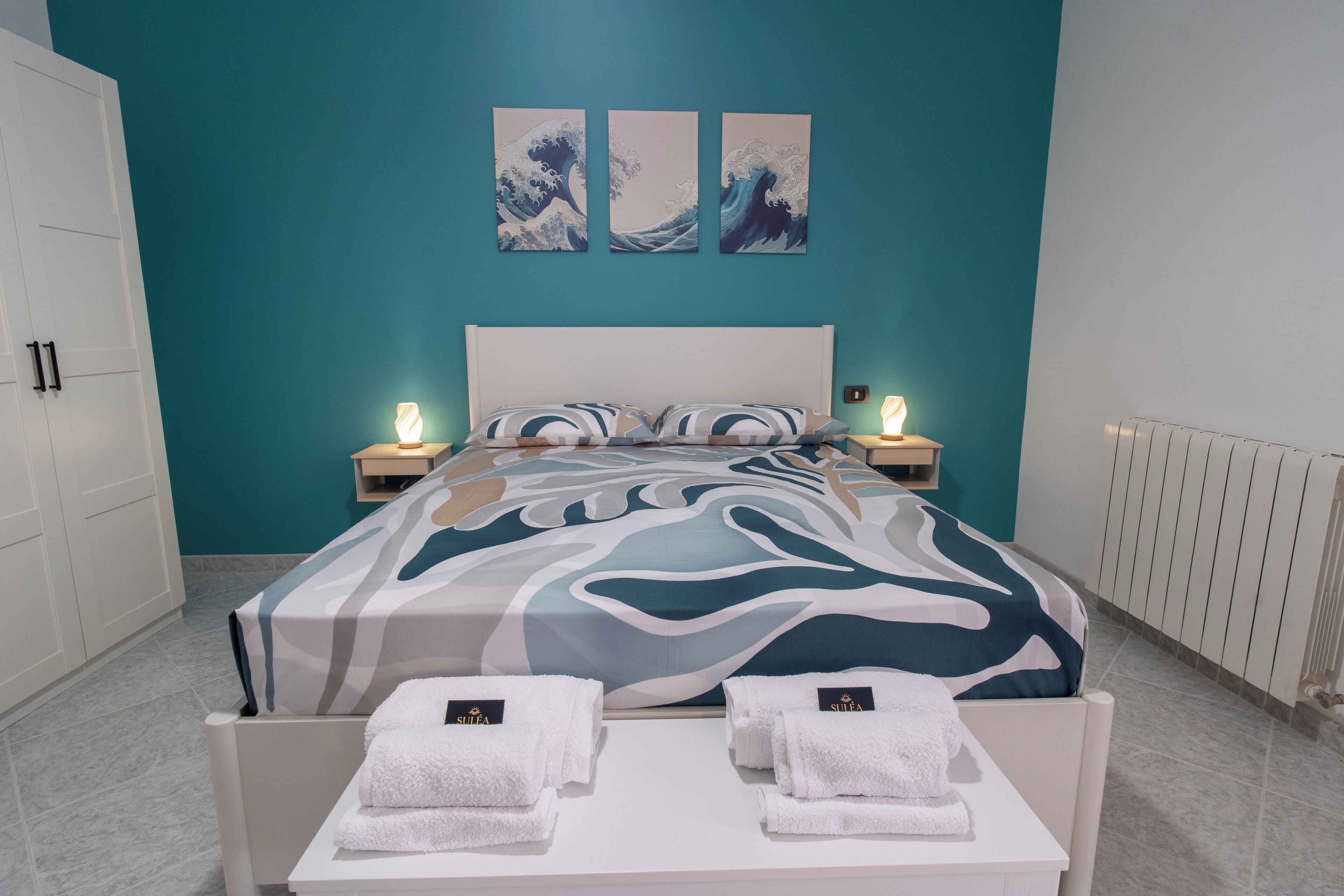 2 bedrooms, travel crib, free WiFi, bed sheets