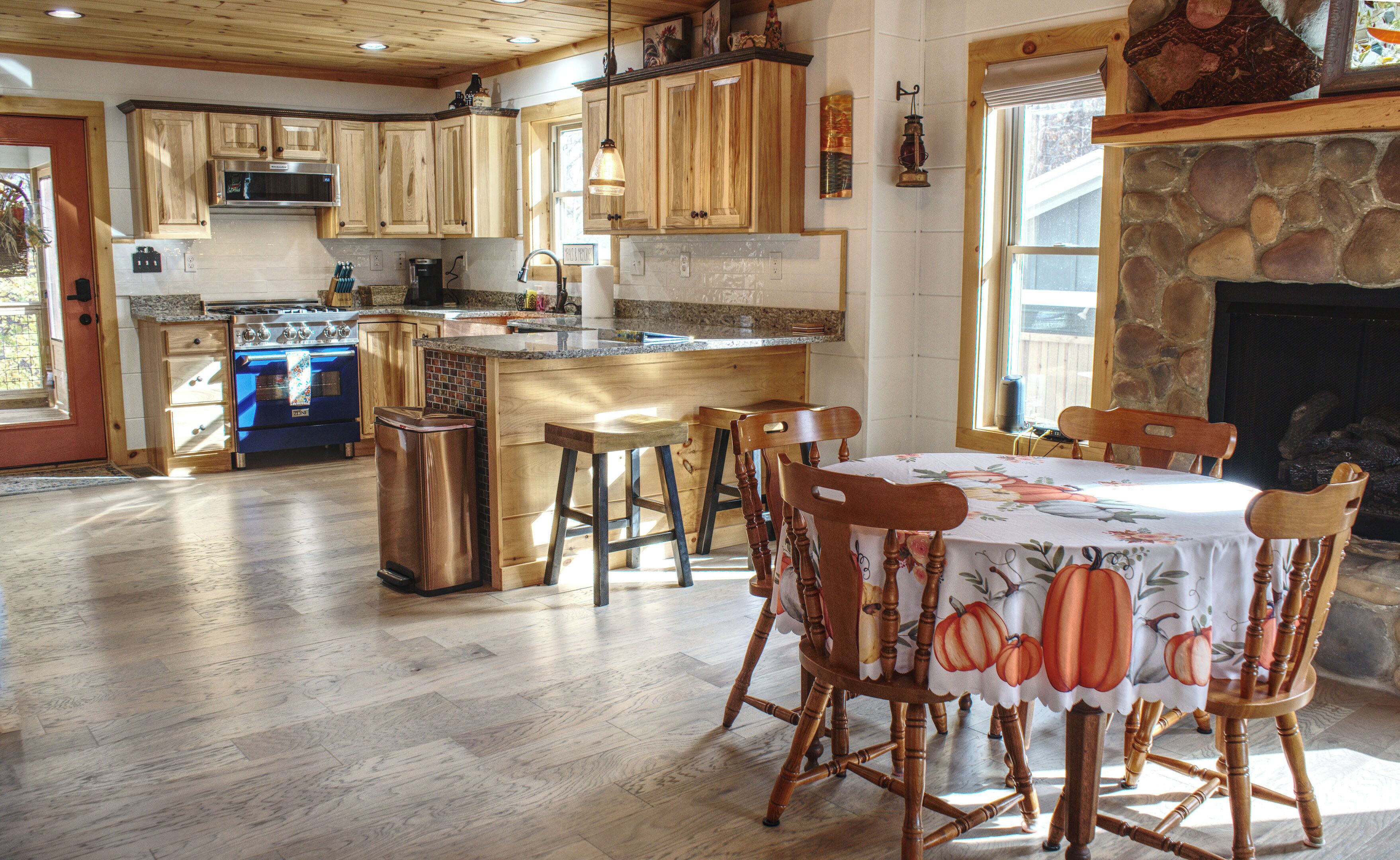 Frigorífic, microones, forn i placa de cuina 