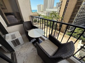 Interior - Ocean View and fully renovated luxury condo. Special requests are welcomed. (Honolulu)