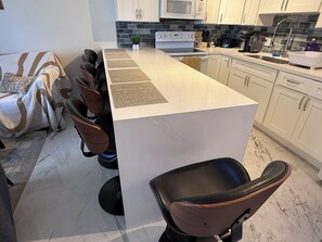 Fridge, microwave, oven, stovetop - Ocean View and fully renovated luxury condo. Special requests are welcomed. (Honolulu)