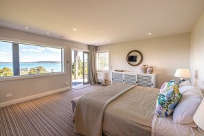 Deluxe Apartment, Ocean View | Free WiFi