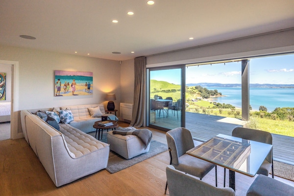 Deluxe Apartment, Ocean View | Living area | Flat-screen TV