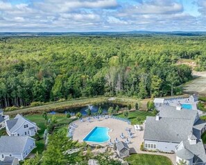 Exterior - Resort style community, heated pools, club house, game room, 15 mins to beaches. (Arundel)