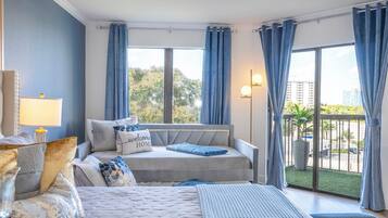 1 Schlafzimmer, Schreibtisch, Bügeleisen/Bügelbrett, Reisekinderbett