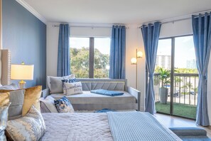 1 室のベッドルーム、デスク、アイロン / アイロン台、旅行用ベビーベッド