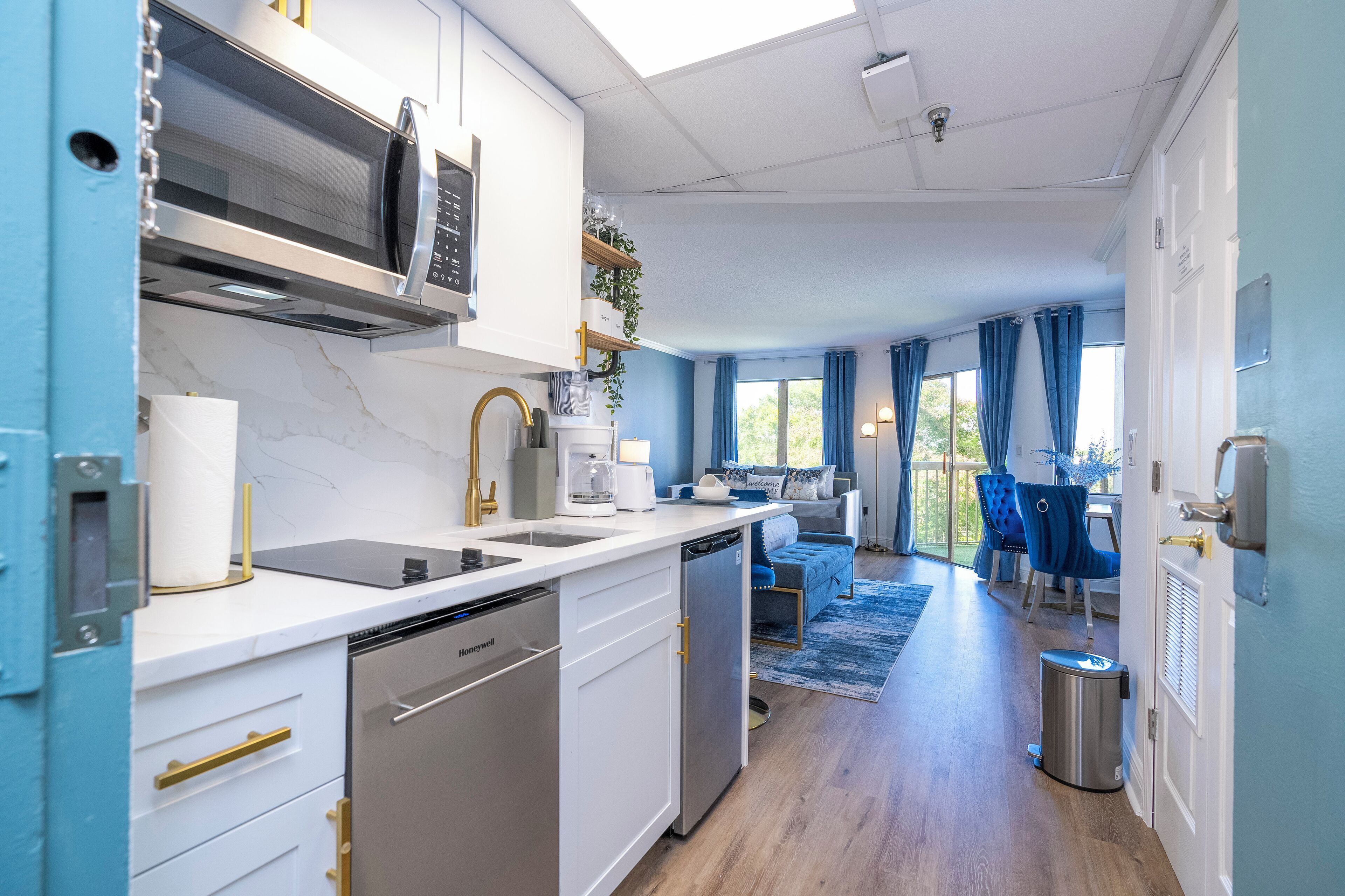 Réfrigérateur, micro-ondes, four, lave-vaisselle