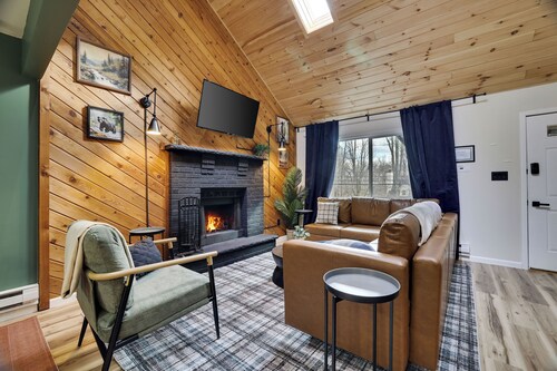 NEW Lodge•HotTub.Game Room.Firepit.Theater.Hammocks