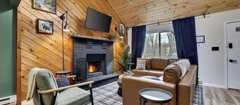 NEW Lodge•HotTub.Game Room.Firepit.Theater.Hammocks