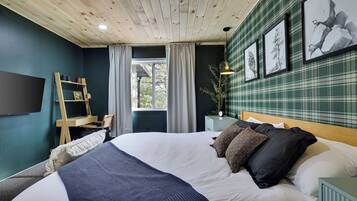 4 bedrooms, iron/ironing board, WiFi, bed sheets