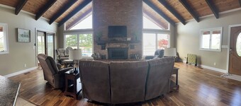 Family Friendly Lakehouse with great views!