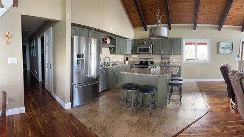 Family Friendly Lakehouse with great views!