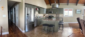 Family Friendly Lakehouse with great views!