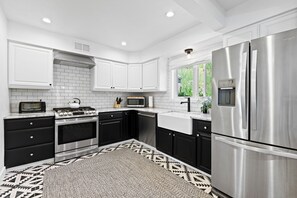 Fridge, microwave, oven, stovetop - Modern 3 Bed / 3 Bath Townhome in Vail with Private Garage - Pets Welcome! (Vail)