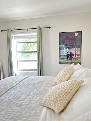 2 bedrooms, desk, free WiFi, bed sheets - Riviera Relaxing 2-bedroom house w private terrace + AC • Near Island & beach (Riviera Beach)