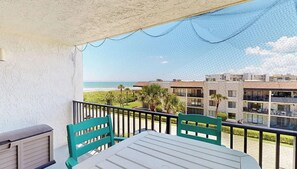 Outdoor dining - Beachfront Space Coast Gem—Steps from the beach, heated pool, sleeps 4 (Cape Canaveral)