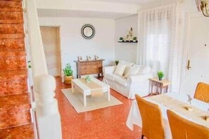 TV - Villa Torrecilla - Southcosta (Nerja)