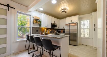 Newly Renovated | Old Town | King Suite | Fire Pit | Garage