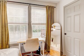 5 bedrooms, desk, iron/ironing board, free WiFi