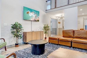 Lobby - Modern and Peaceful 5BR Wake Forest Retreat-Pet Friendly (Wake Forest)
