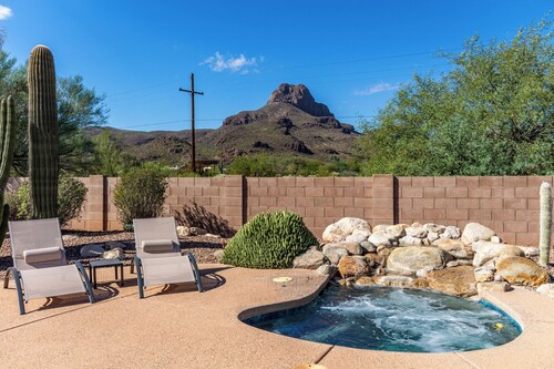 Tucson Mountain View Retreat with Spa Pool
