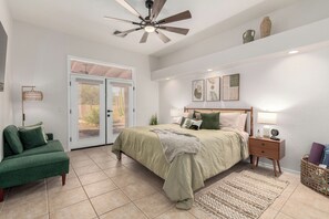 3 bedrooms, iron/ironing board, WiFi, bed sheets - Tucson Mountain View Retreat with Spa Pool (Tucson)
