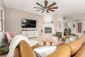 TV, fireplace