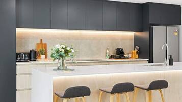 Fridge, microwave, oven, stovetop