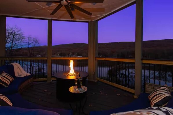 Property grounds - LUX Lakefront King Suites w/Dock, HotTub, Kayaks (Shannondale)