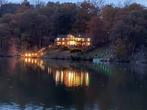 Exterior - LUX Lakefront King Suites w/Dock, HotTub, Kayaks (Shannondale)